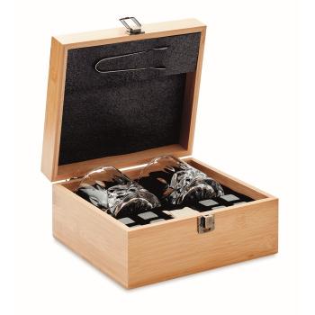 Whisky set in bamboo box       MO9941-40