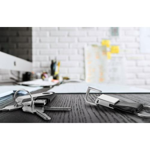 BOURCHIER. Porte-clés en métal et simili cuir